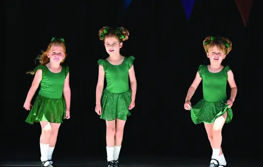 Дети исполняют Irish dance