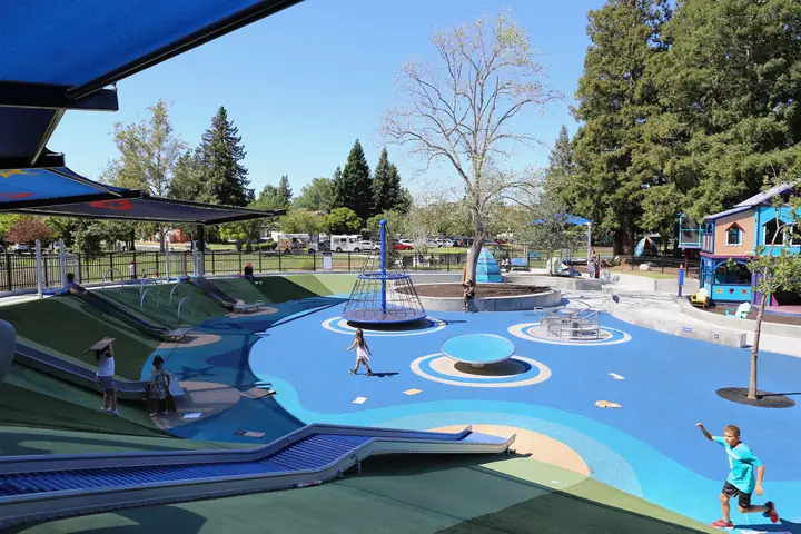 Инклюзивные зоны Magical Bridge Playground